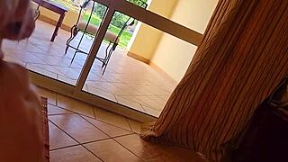 现场#1 视频: Stepmother gets straight to the action as soon as ...